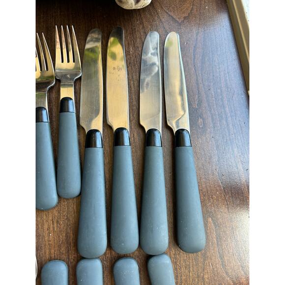 Oneida Stainless Flatware Black Handle Lot of 16 Spoons Forks Knives - Picture 4 of 9